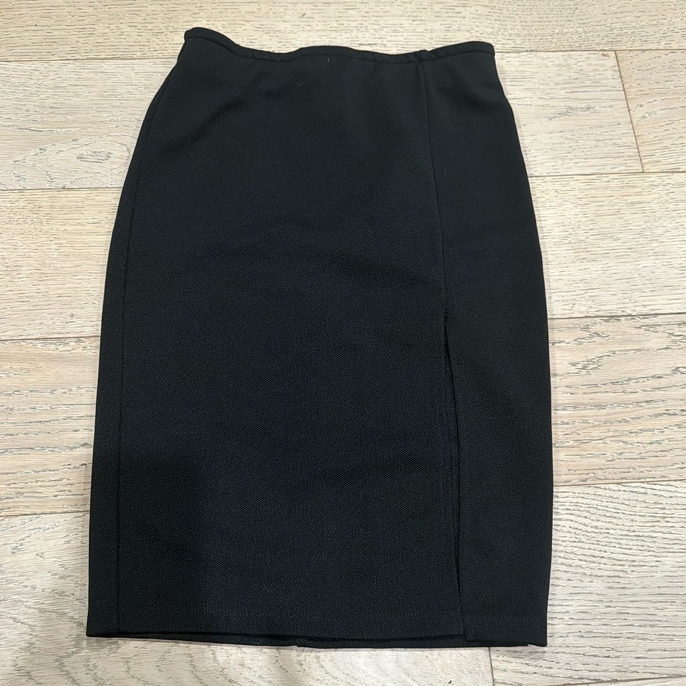 Black pencil skirt with leg slit LF XS